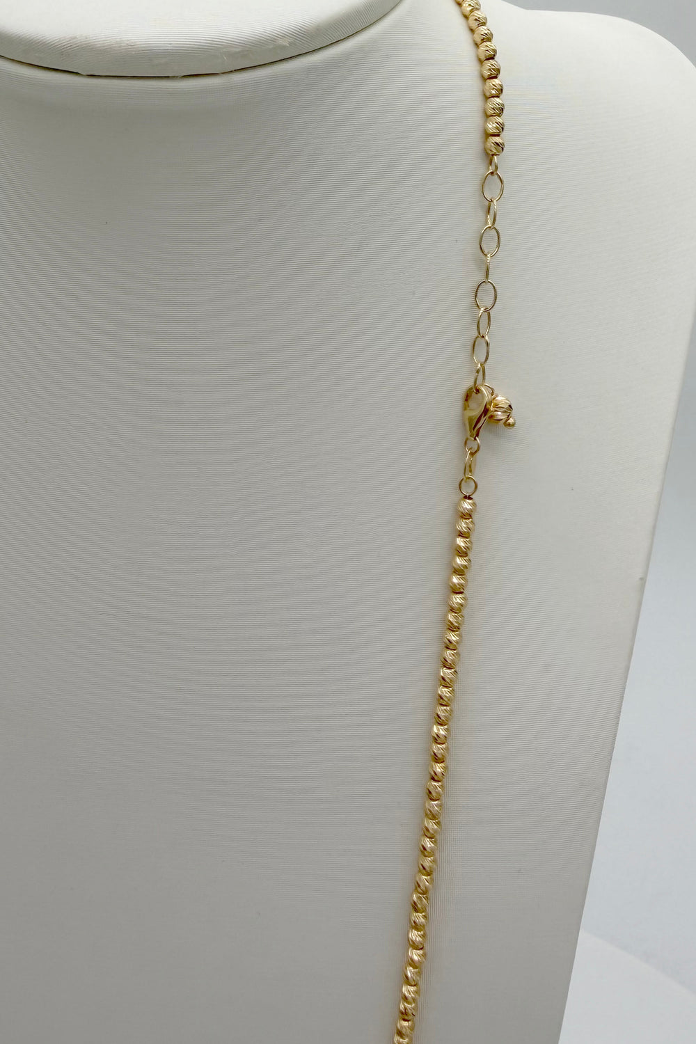Cadena de bolas, en oro 18k