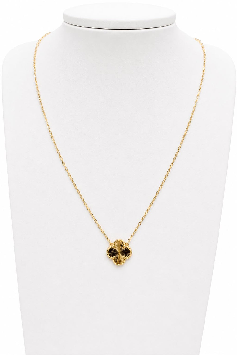 Collar de un trébol, en oro 18k