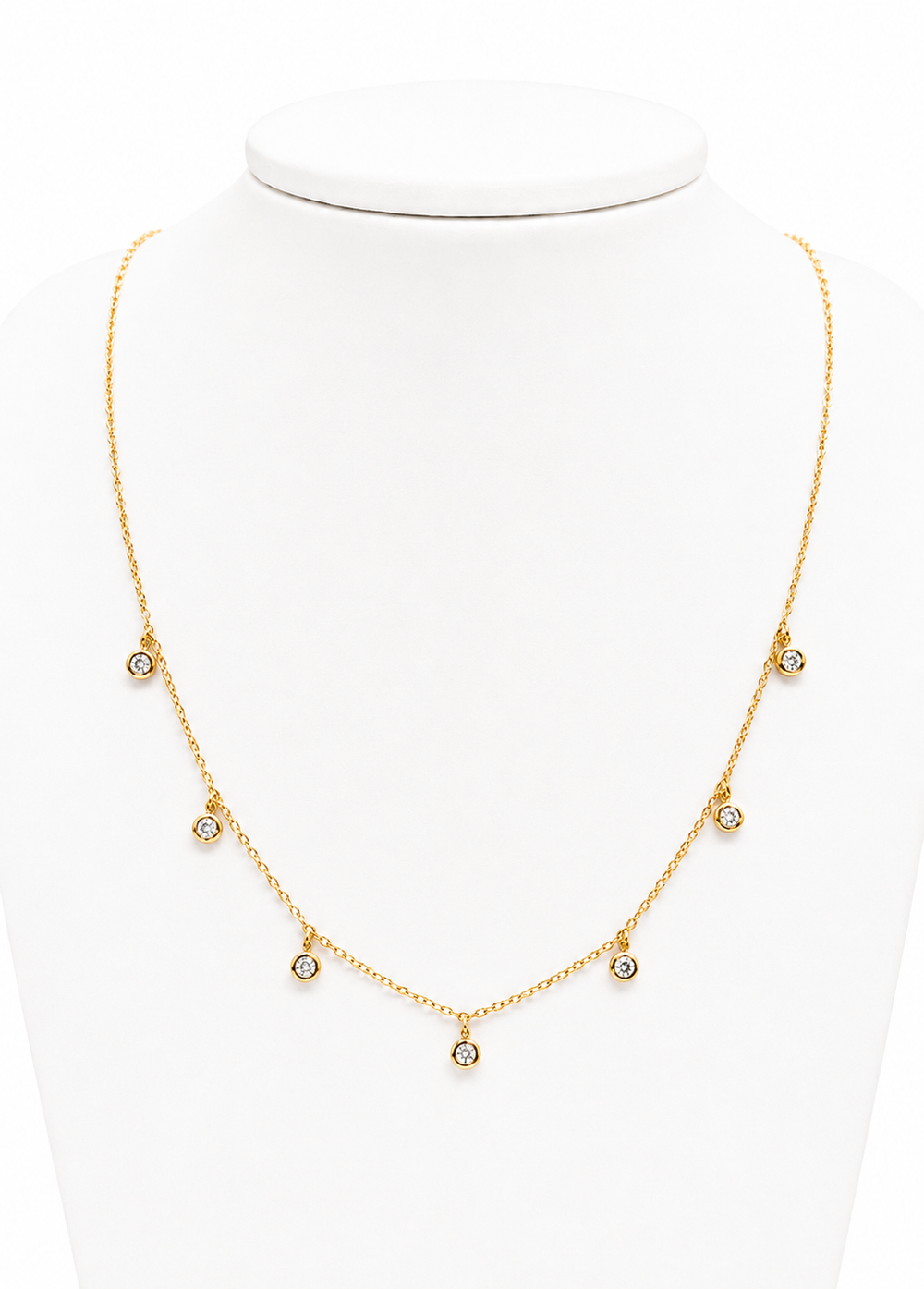 Collar con piedras blancas, en oro 18k