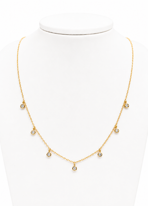 Collar con piedras blancas, en oro 18k